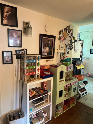 16418 Diana Lane, Houston, TX 77062