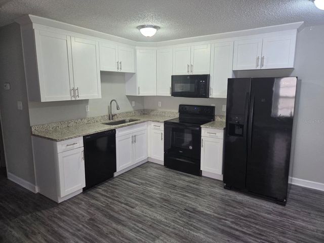 2322 W SAINT JOHN STREET B, Tampa, FL 33607