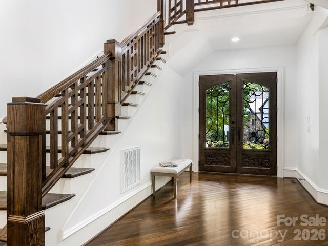 6323 Saint Stephen Lane, Charlotte, NC 28210