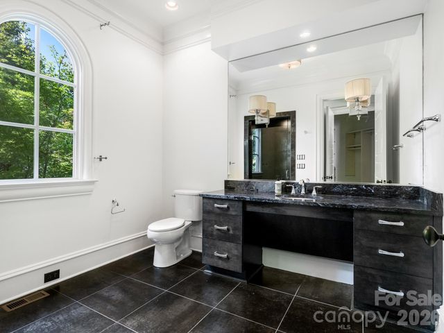 6323 Saint Stephen Lane, Charlotte, NC 28210