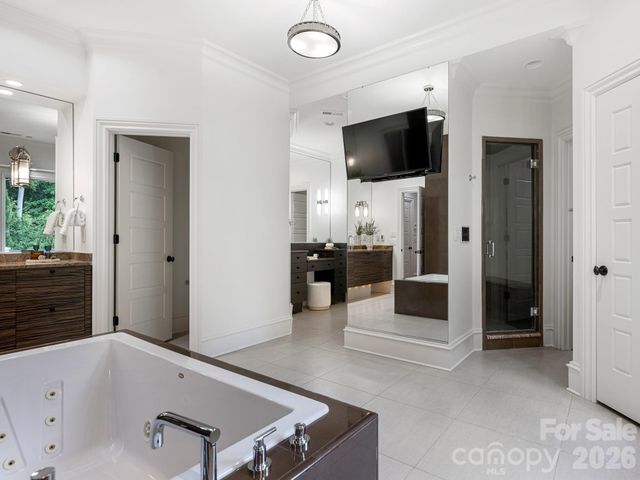 6323 Saint Stephen Lane, Charlotte, NC 28210