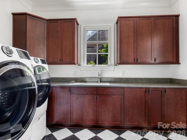 6323 Saint Stephen Lane, Charlotte, NC 28210