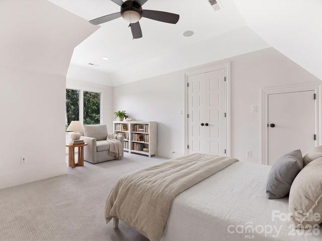 6323 Saint Stephen Lane, Charlotte, NC 28210
