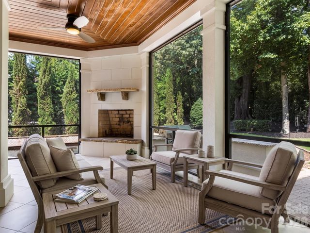 6323 Saint Stephen Lane, Charlotte, NC 28210
