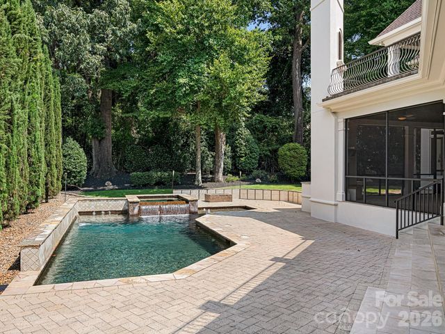 6323 Saint Stephen Lane, Charlotte, NC 28210