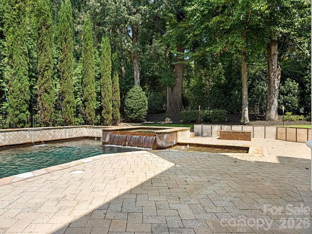 6323 Saint Stephen Lane, Charlotte, NC 28210