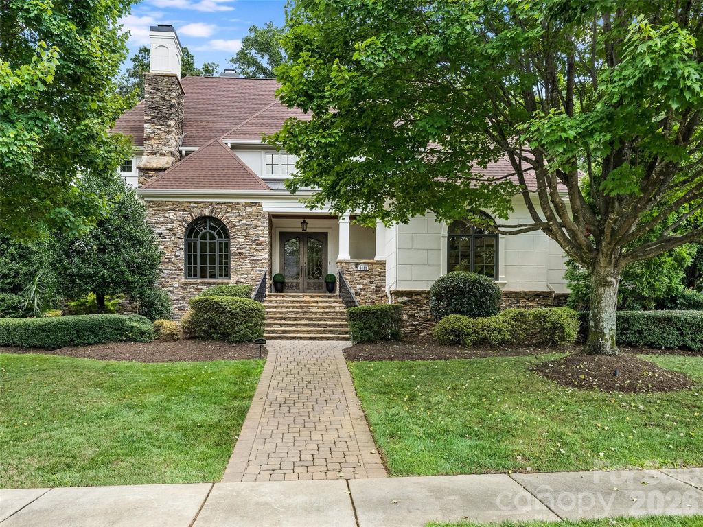 6323 Saint Stephen Lane, Charlotte, NC 28210