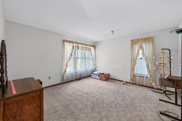 2597 Hayward Avenue N, Oakdale, MN 55128
