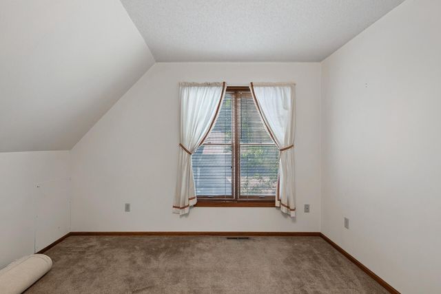 2597 Hayward Avenue N, Oakdale, MN 55128