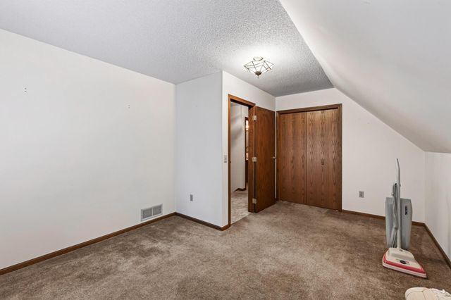 2597 Hayward Avenue N, Oakdale, MN 55128