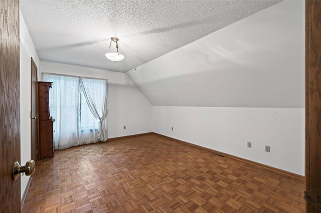 2597 Hayward Avenue N, Oakdale, MN 55128
