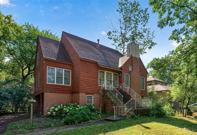 2597 Hayward Avenue N, Oakdale, MN 55128