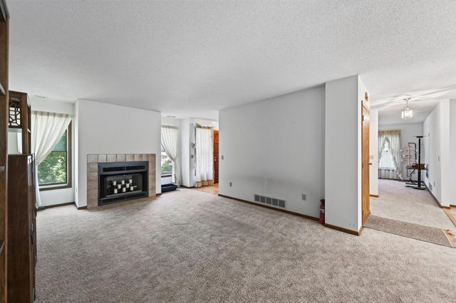 2597 Hayward Avenue N, Oakdale, MN 55128