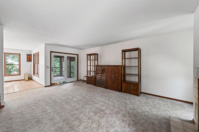 2597 Hayward Avenue N, Oakdale, MN 55128