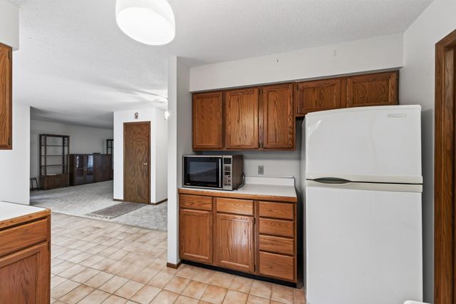 2597 Hayward Avenue N, Oakdale, MN 55128