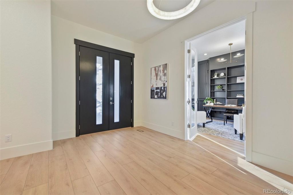 Image 2 of property listing at 9430 S Silent Hills Drive, Lone Tree, CO 80124