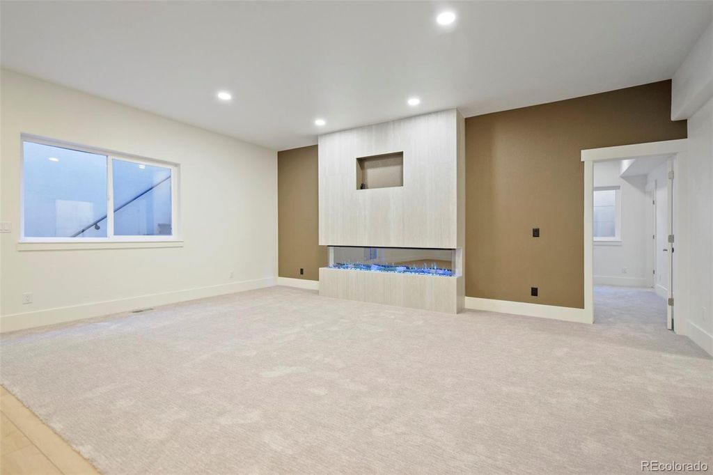 Image 27 of property listing at 9430 S Silent Hills Drive, Lone Tree, CO 80124