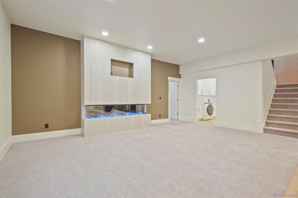 Image 28 of property listing at 9430 S Silent Hills Drive, Lone Tree, CO 80124