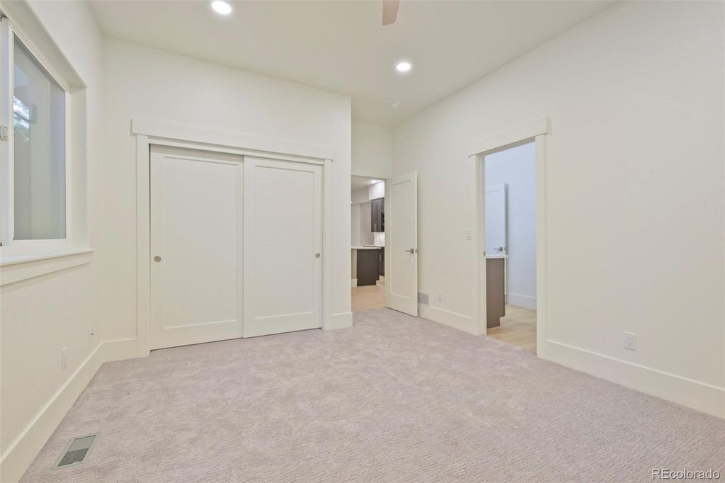 Image 31 of property listing at 9430 S Silent Hills Drive, Lone Tree, CO 80124