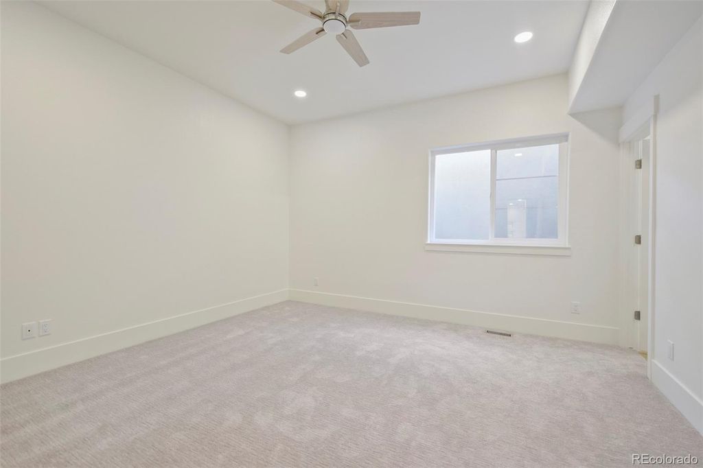 Image 35 of property listing at 9430 S Silent Hills Drive, Lone Tree, CO 80124