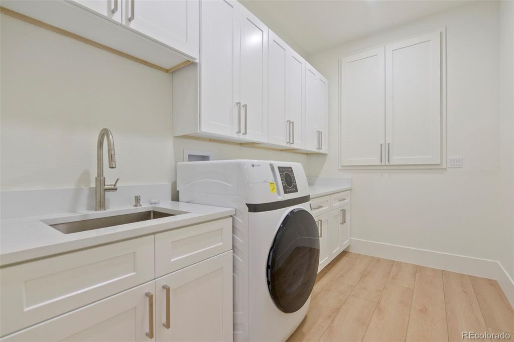 Image 38 of property listing at 9430 S Silent Hills Drive, Lone Tree, CO 80124
