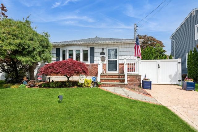 75 Massachusetts Avenue, Massapequa, NY 11758