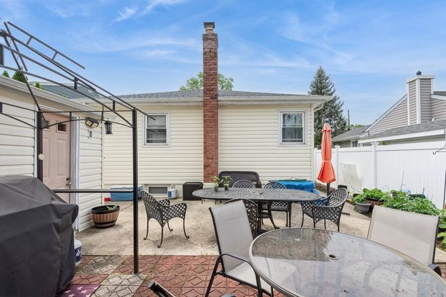 75 Massachusetts Avenue, Massapequa, NY 11758