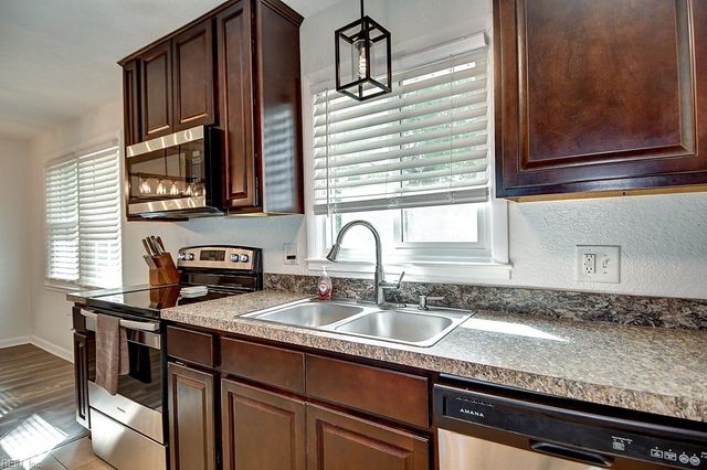4060 River Shore RD, Portsmouth, VA 23703