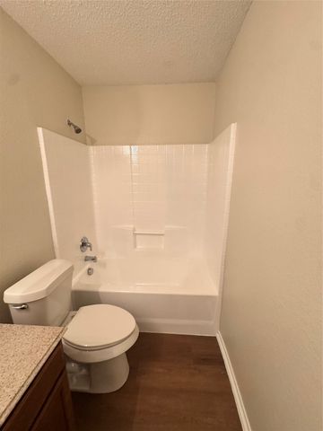 195 Rolling Court, Lancaster, TX 75146