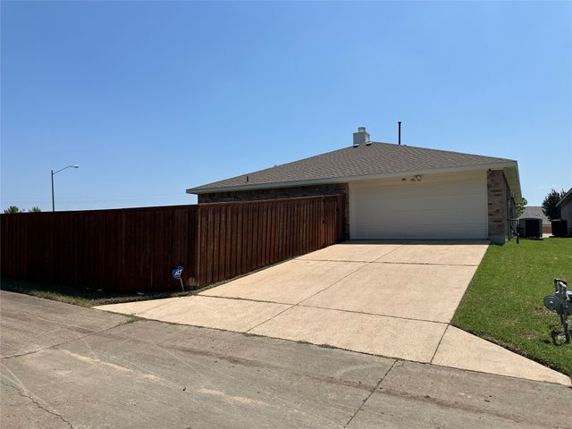 195 Rolling Court, Lancaster, TX 75146