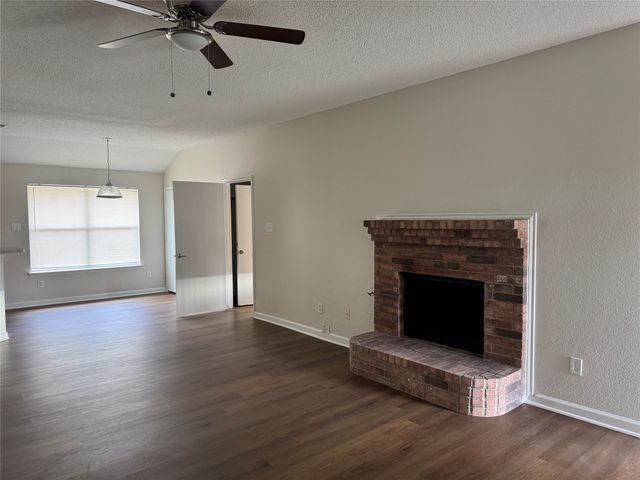 195 Rolling Court, Lancaster, TX 75146
