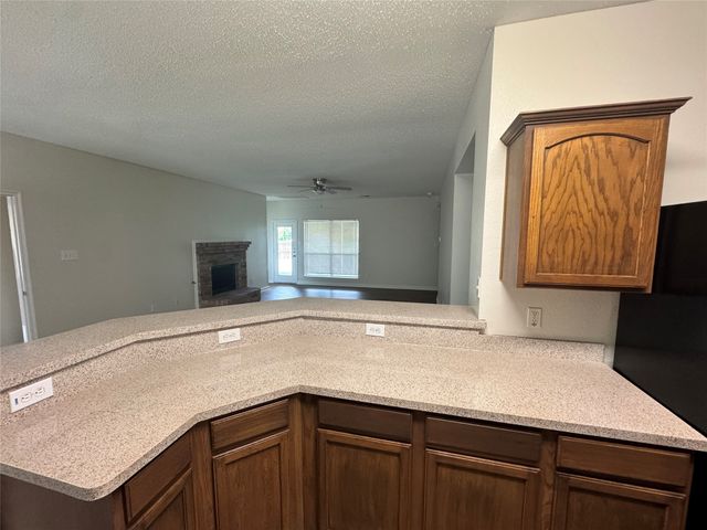 195 Rolling Court, Lancaster, TX 75146