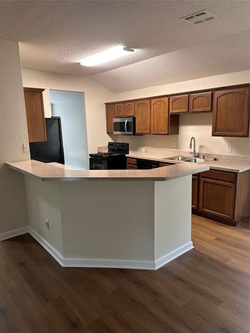 195 Rolling Court, Lancaster, TX 75146