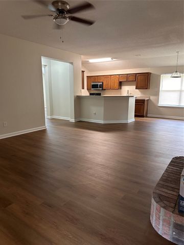 195 Rolling Court, Lancaster, TX 75146