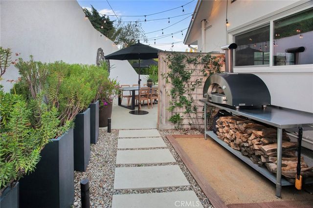 5117 Lubao Avenue, Woodland Hills, CA 91364