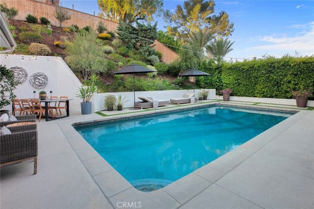 5117 Lubao Avenue, Woodland Hills, CA 91364