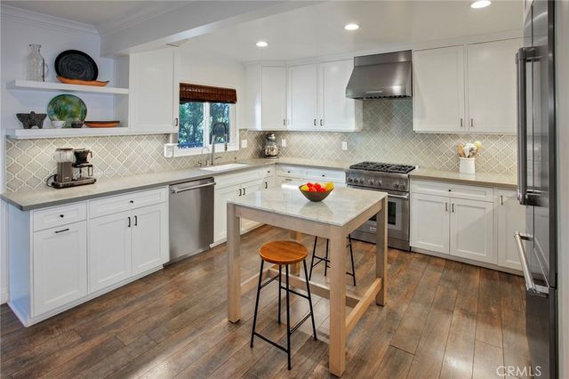 5117 Lubao Avenue, Woodland Hills, CA 91364