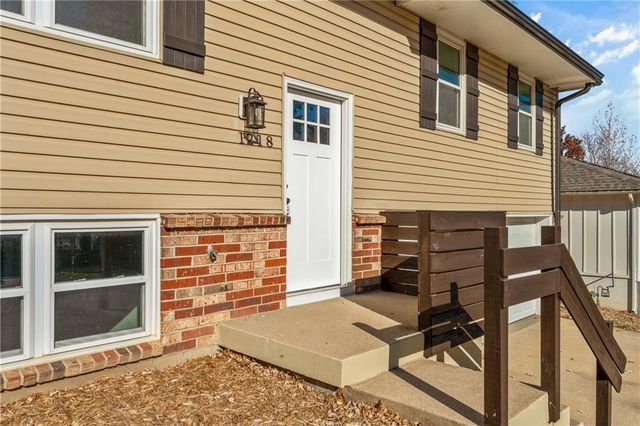 1218 NW Golfview Drive, Grain Valley, MO 64029