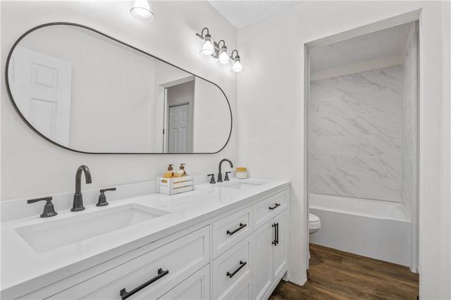 1218 NW Golfview Drive, Grain Valley, MO 64029