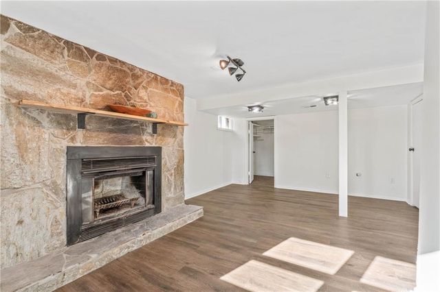 1218 NW Golfview Drive, Grain Valley, MO 64029