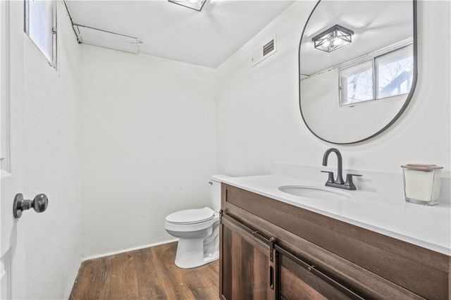 1218 NW Golfview Drive, Grain Valley, MO 64029