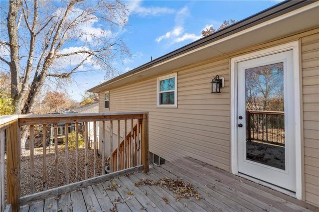 1218 NW Golfview Drive, Grain Valley, MO 64029