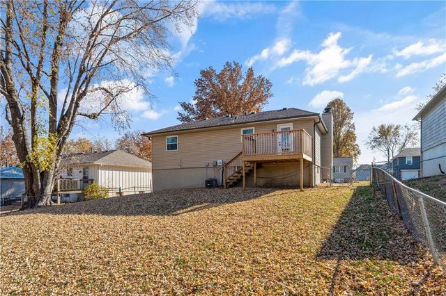 1218 NW Golfview Drive, Grain Valley, MO 64029