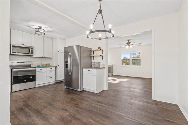 1218 NW Golfview Drive, Grain Valley, MO 64029