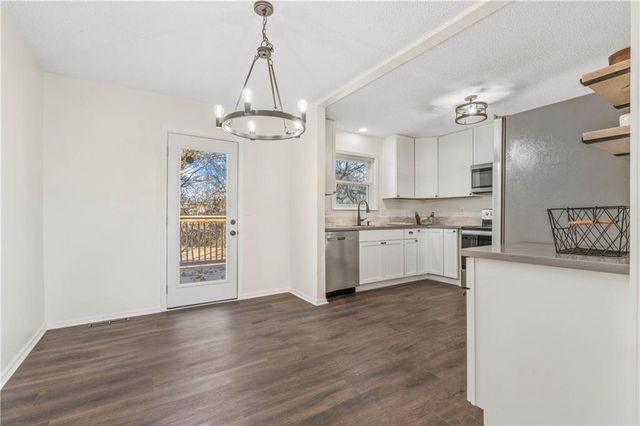 1218 NW Golfview Drive, Grain Valley, MO 64029