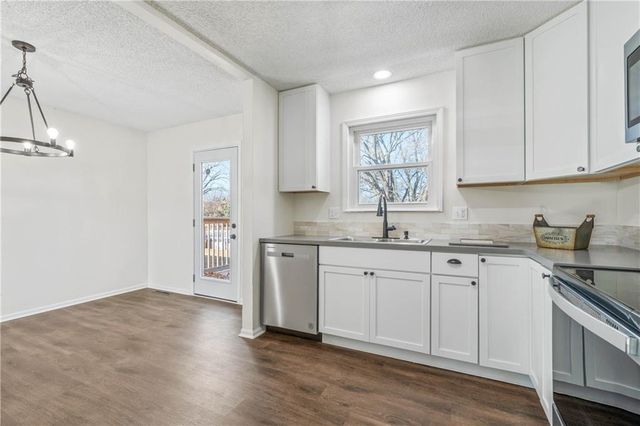 1218 NW Golfview Drive, Grain Valley, MO 64029