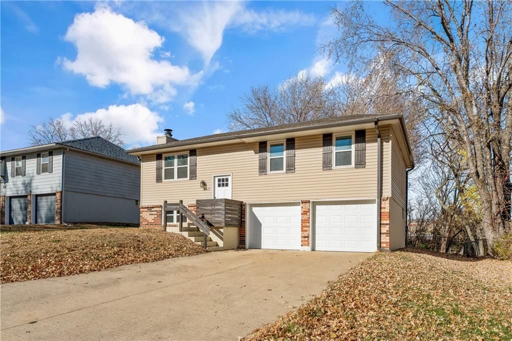 1218 NW Golfview Drive, Grain Valley, MO 64029