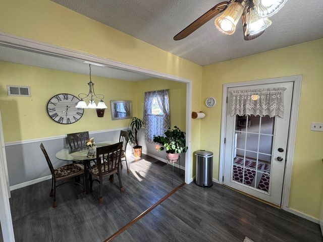 212 W Allmon Street, Salem, IL 62881