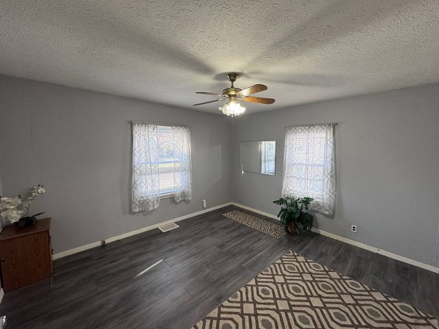 212 W Allmon Street, Salem, IL 62881