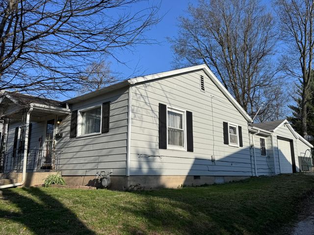 212 W Allmon Street, Salem, IL 62881